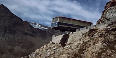 the_cliffhanger_at_the_end_of_the_italian_job-54033960.jpg