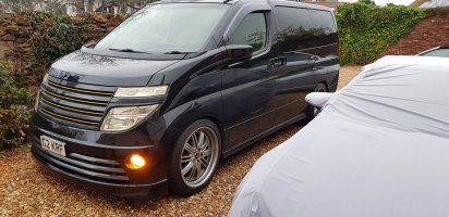 Elgrand flowing indicators not on on side view.jpg