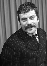 440px-Oliver_Reed_1968_(cropped).jpg
