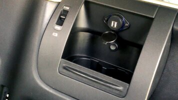 cupholder usb.jpg